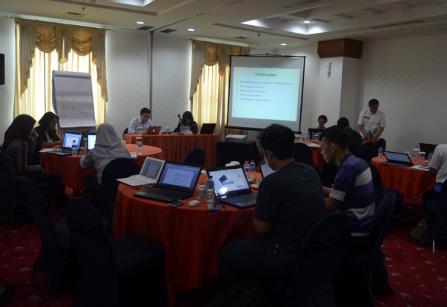 Workshop Desain Bisnis Plan Mitra ICCO, Jakarta, 17-19 Desember 2014 Workshop Desain Bisnis Plan Mitra ICCO, Jakarta, 17-19 Desember 2014