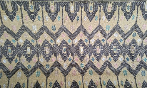  Kain  Tenun Lombok Motif Bulan Berkurung Warna Alami Upacaya